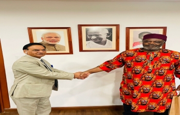 El Embajador de Nigeria en Caracas S.E. Olundare Philip Awoniyi se reunio con el Encargado de Negocios Suresh Kumar en la Embajada y discutieron temas de interes mutuo.